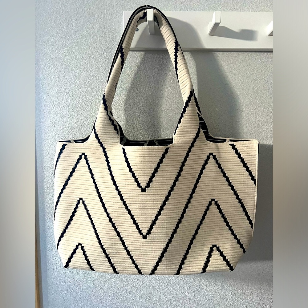Vivaia Wallace Chevron Tote bag